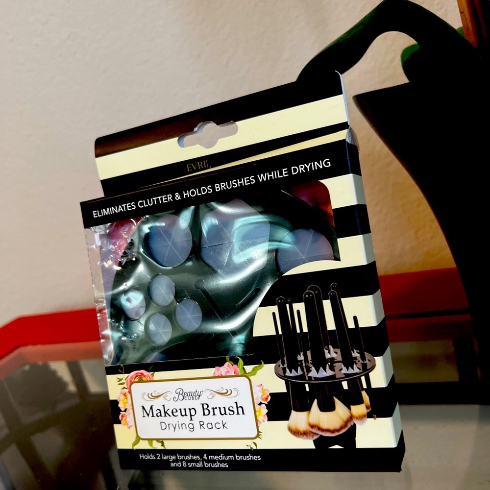 Makeup brush drying rack for a cool price